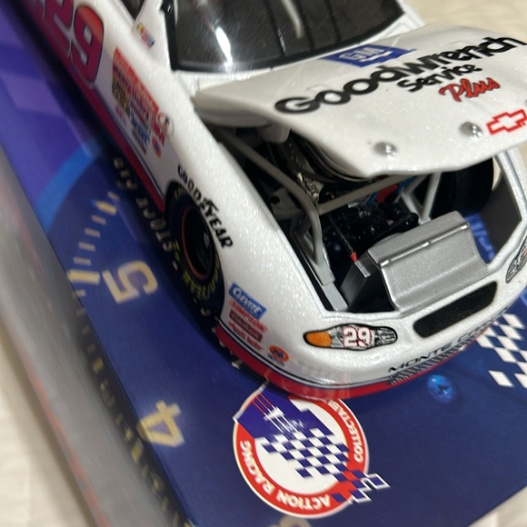 Nascar Kevin Harvick 29 1:24 scale signed - Picture 7 of 10